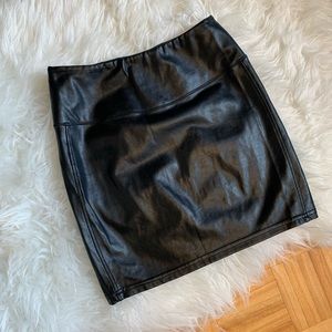 Aritzia Wilfred Free vegan leather skirt